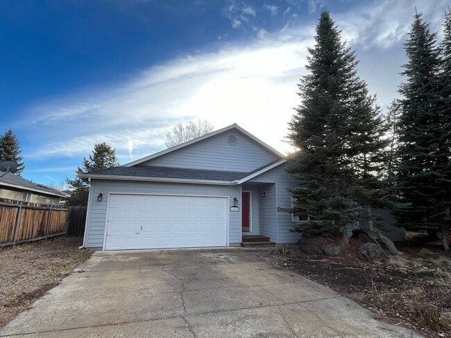 Building Photo - 3 Bed/2 Bath Single Level Home in NE Bend - Near St. Charles