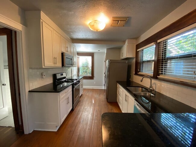 Building Photo - 2830 San Gabriel St Unit A