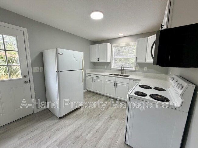 Photo - 558 E Desoto St