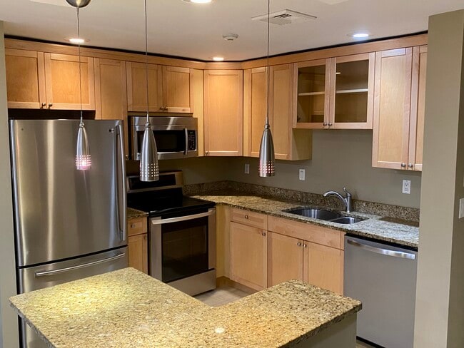 Building Photo - 3524 W Shore Rd Unit 601 Rental