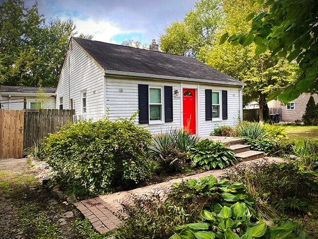 Building Photo - 19345 Brentwood St