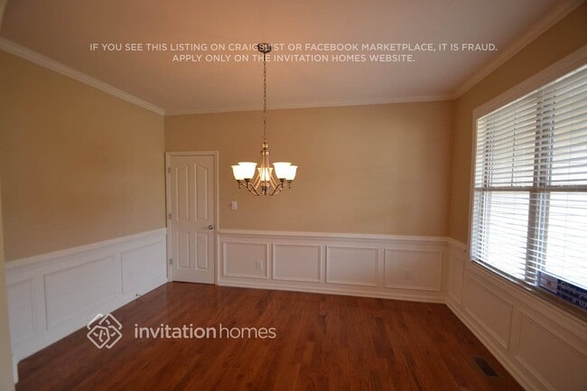 Photo - 9028 Linslade Way