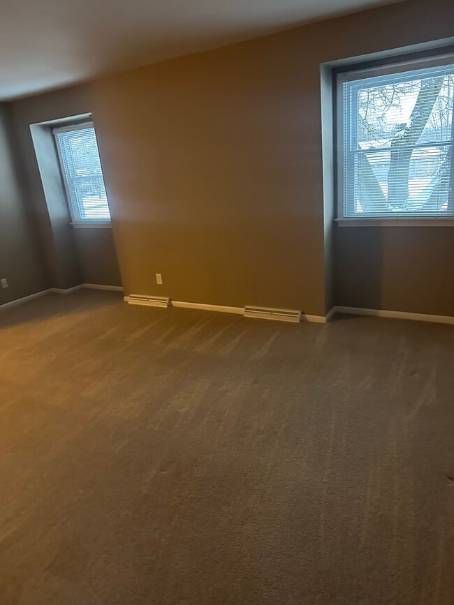 Building Photo - 5325 Territorial Rd Unit Apt.211