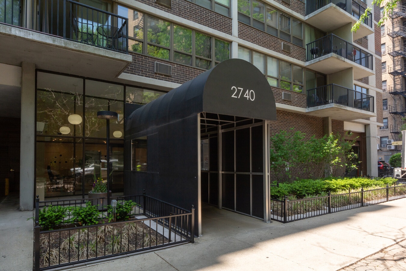 Photo - 2740 N Pine Grove Ave Unit 9E