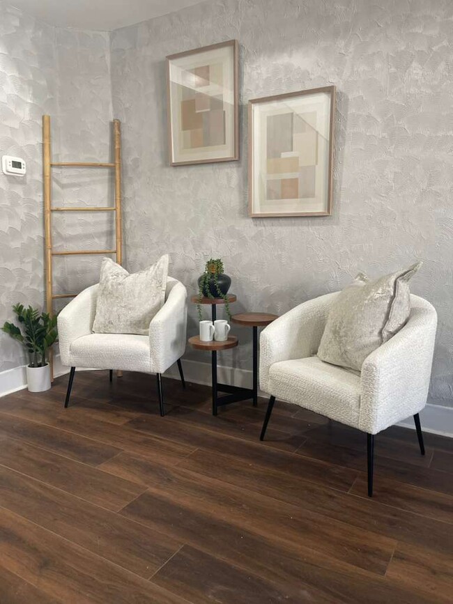 Photo - 645 Dumbarton Ave