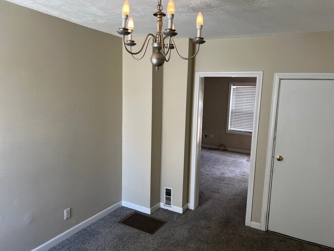 Photo - 658 Old West Central St