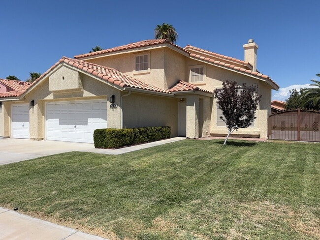 Step into this charming 3-bedroom, 3-bathr... - Step into this charming 3-bedroom, 3-bathr... Apartment