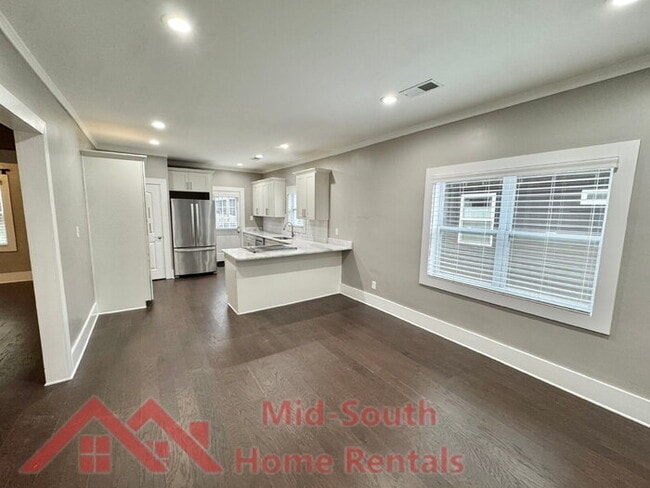 Photo - 1046 Tanglewood St