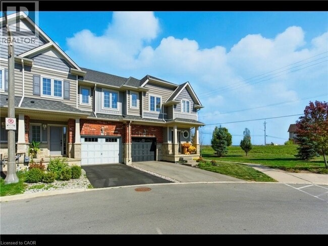 Photo - 72 Dunrobin Ln