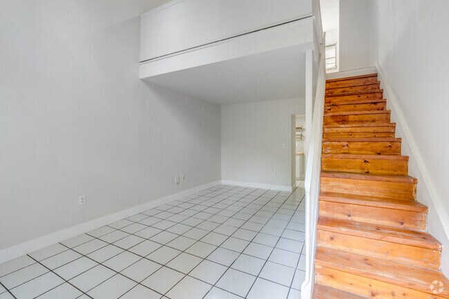 1BR, 1BA - 629SF - Living Room