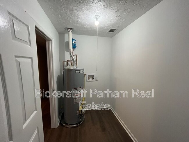 Photo - 403 Raintree St