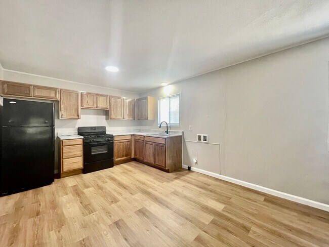 Photo - 2 Bedroom / 1 Bathroom Duplex Unit with In-Unit Washer/Dryer Connections