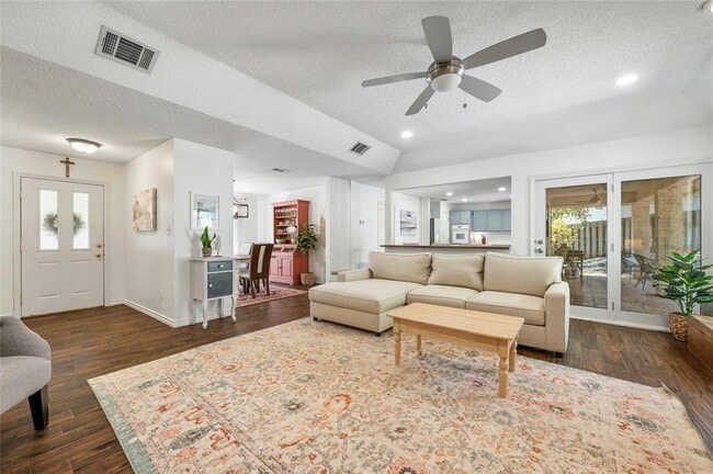 Photo - 118 Copperleaf Rd