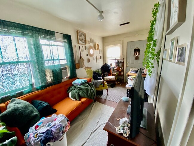 Photo - 127 Lorentz St