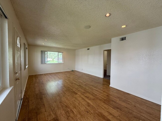 2112 Chrysler Dr Unit 1