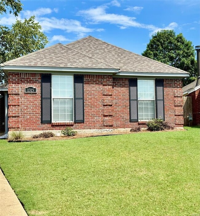 Photo - 1315 Cameron Ct