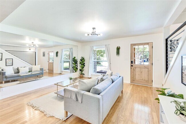 Photo - 3306 S Pleasant Valley Rd