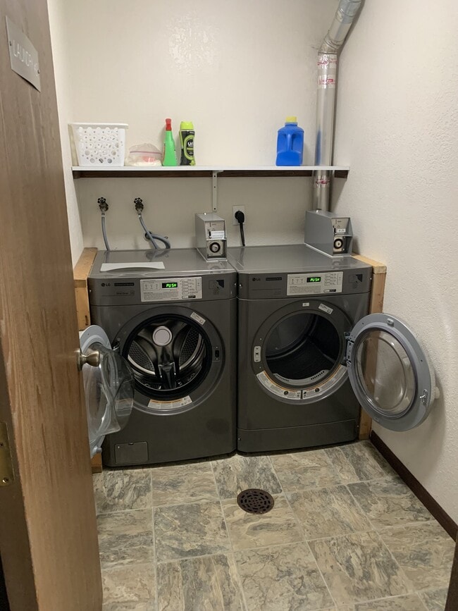 Photo - 3090 N Grandview Ave Unidad #8