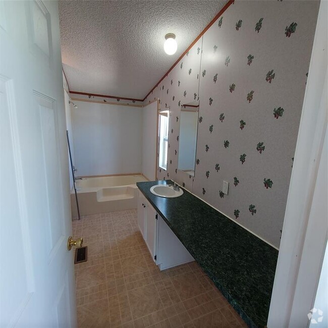 Building Photo - 55 Regina Dr Rental