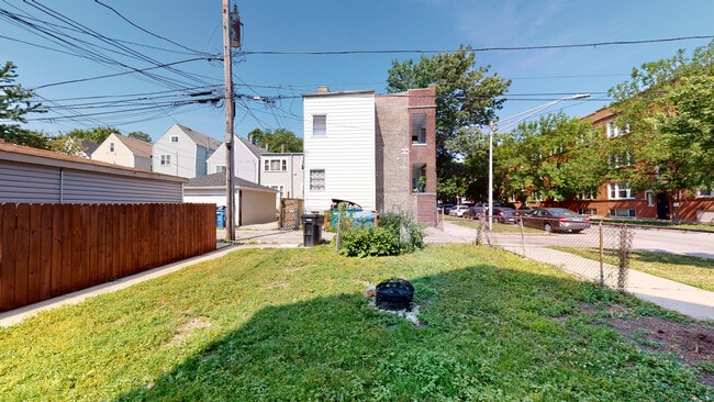 Photo - 3258 N Ridgeway Ave Unit 1F