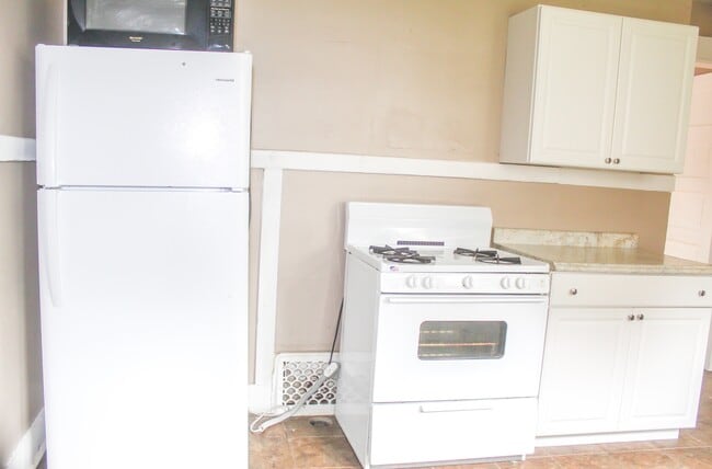 Building Photo - 437 N Salisbury St Unit 1 Rental