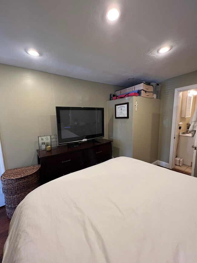 Photo - 735 Somerville Ave