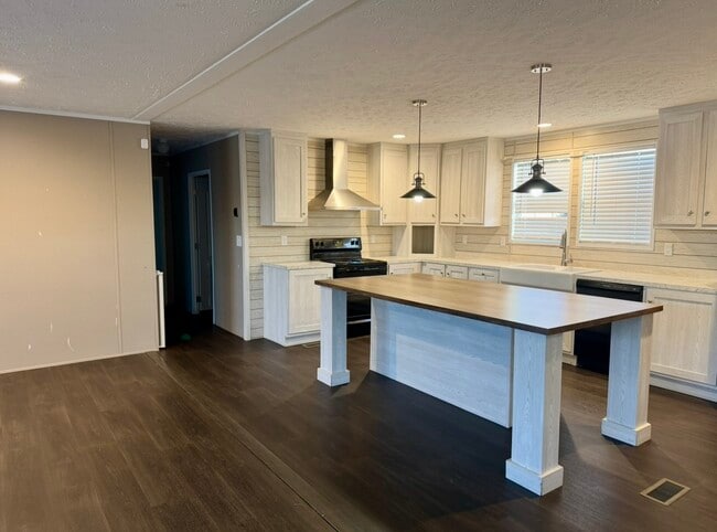 Photo - 459 Mason Hill Ln