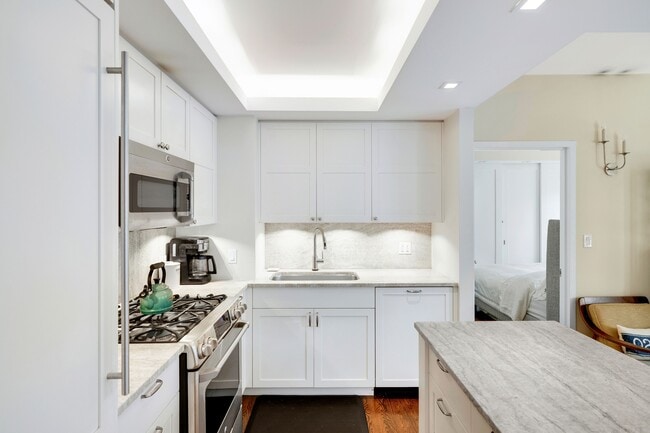 Photo - 2166 Broadway