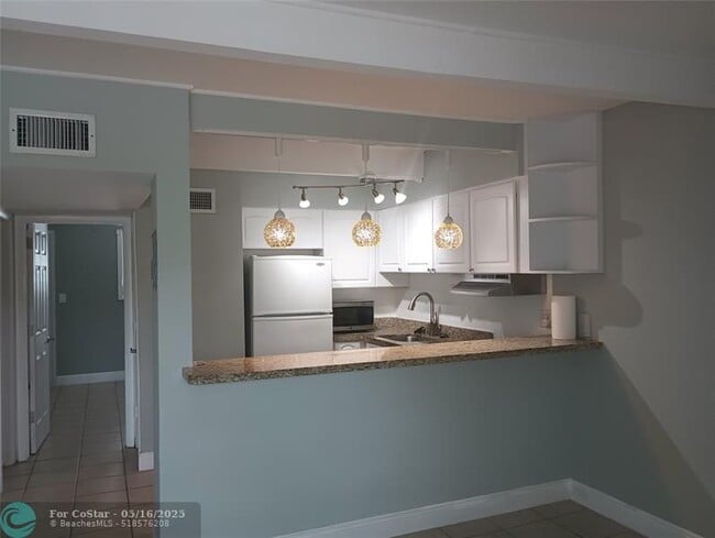 Photo - 2124 NE 5th Ave Unit 209