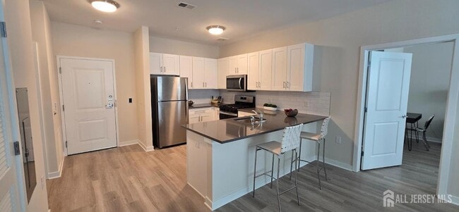 Building Photo - 211 Henderson Rd Unit 1213