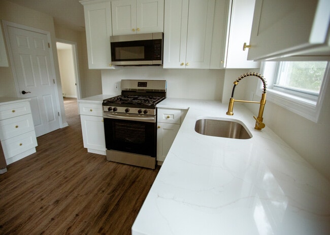 Building Photo - 1225 Bellmore Ave Unit bellmore