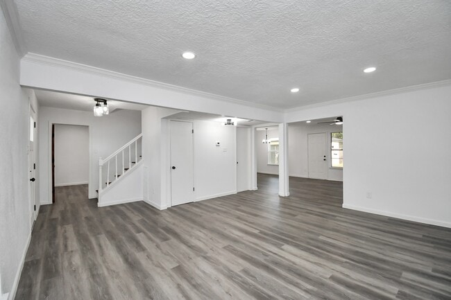 Photo - 7022 Castleview Ln