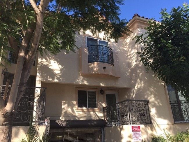 Photo - 13621-13623 Sherman Way