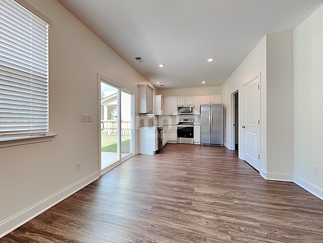 Photo - 281 Bering Ln
