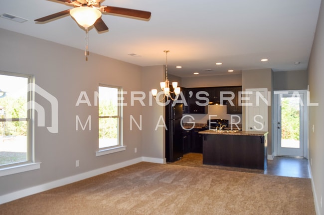 Photo - 843 Kent Dr