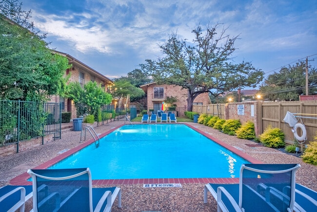 Building Photo - 11234 Park Central Pl Unit C