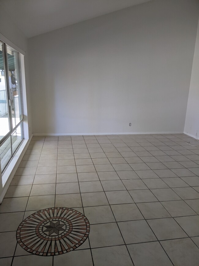 Building Photo - 1811 E Grand Ave Unit 126