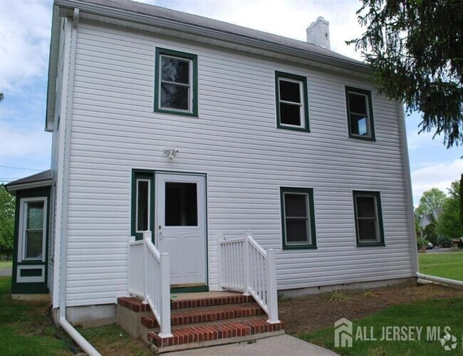 Building Photo - 472 Buckelew Ave Rental