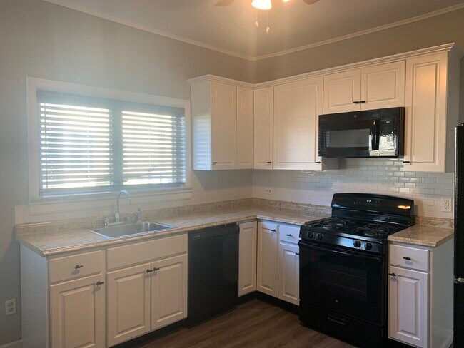 Kitchen - 116 North Ave W Unit Apt#1
