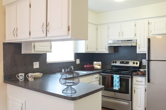 Photo - River Crest Arms Apartments