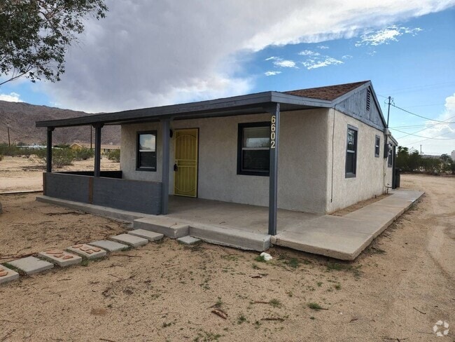 Building Photo - ***COMING SOON***Cute 2 Bedroom 1 Bath Home
