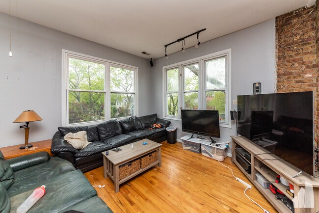 Photo - 2057 W Roscoe St Unidad 3