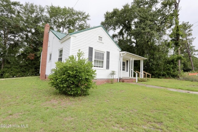 Building Photo - 303 N Sandhills Blvd Rental