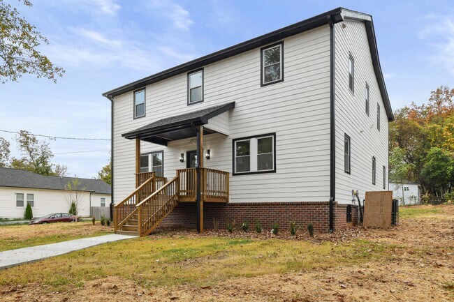 Photo - 190 Adair Ave SE