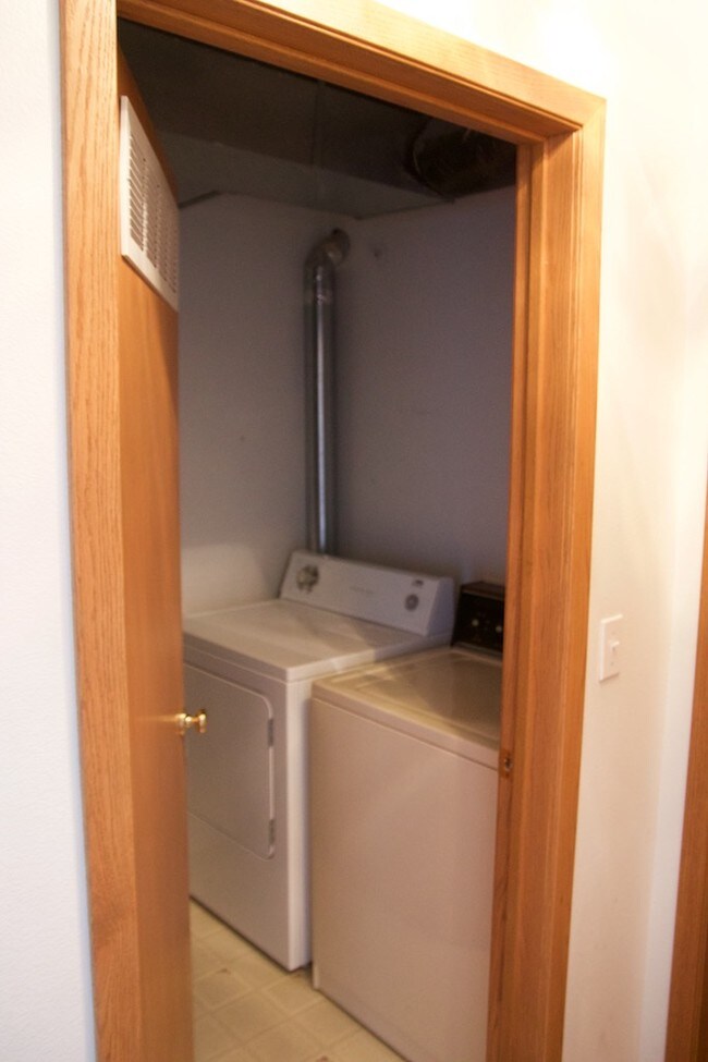 Photo - 2050 Keokuk St