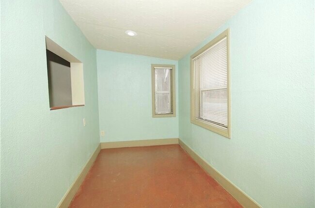 Photo - 301 S 3rd St