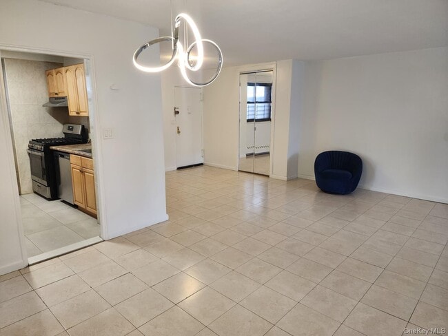 61-15 98th St Unidad 5E
