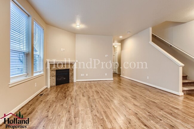 Photo - Beautiful Home With Balcony and Great Location!