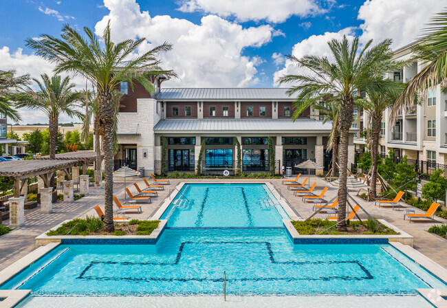 Resort-Style Swimming Pool - Berkshire at the Rim Apartments