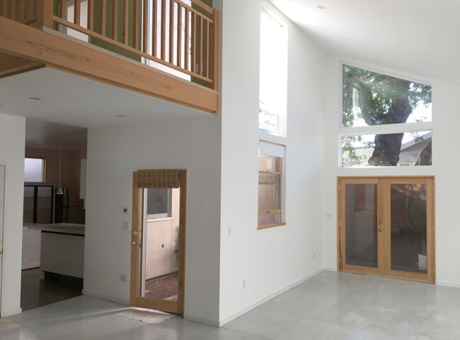 Viviendo 1 - 1948 S Holt Ave